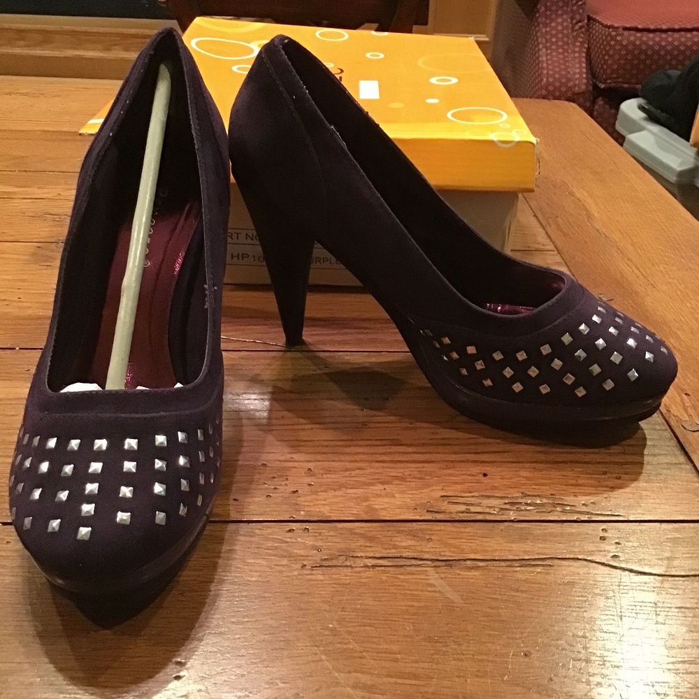 Reneeze 7 purple 4” heels with silver studded accents on top new with box